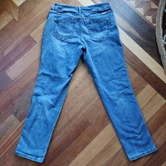 INC Medium Wash Boyfriend Curvy Fit Jeans Size 4 - Picture 11 of 16